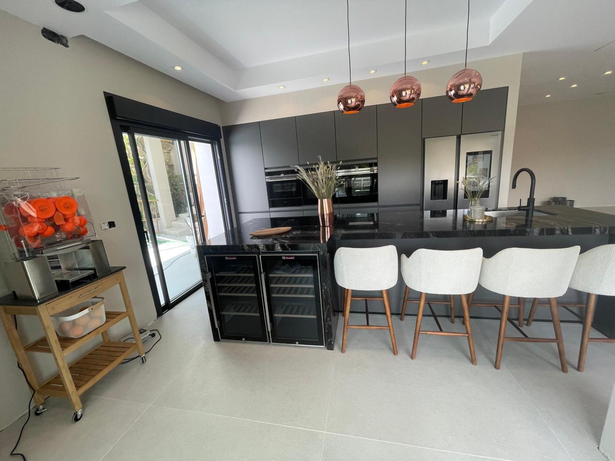 Ultimate Luxury Dream With 7 Bedrooms, Gym, And Infinity Pool Marbella
